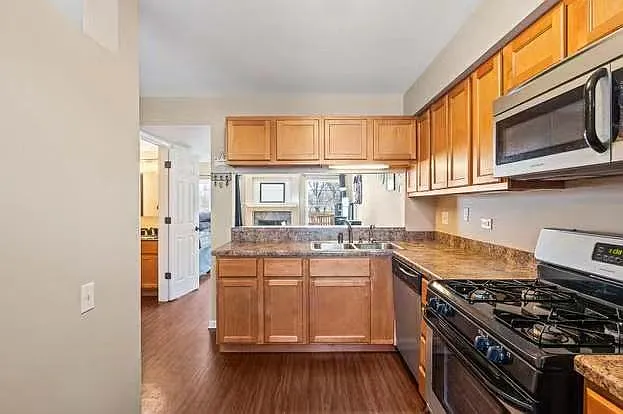 207 Shadybrook Ln — Photo 3