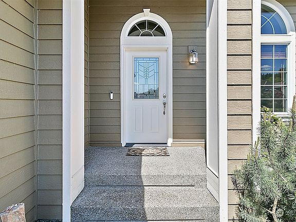 3rd image of 305 Ames Street NE