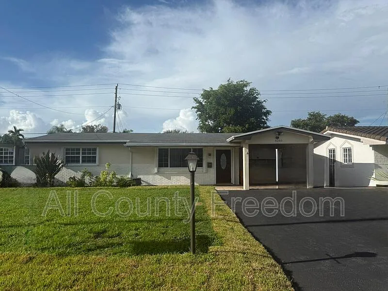3 bed, 2.0 bath, 1430 sqft, $3,000 — Photo 1