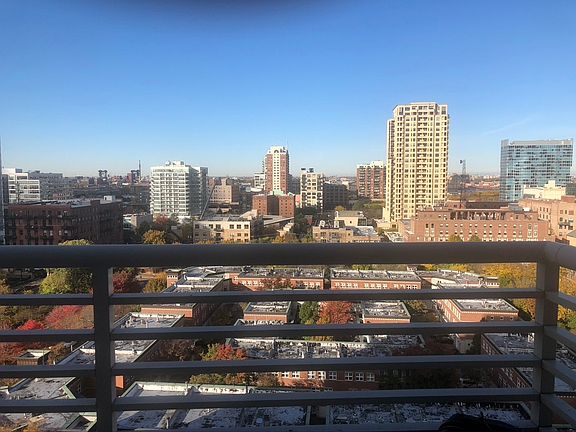 3rd image of 1515 S Prairie Ave Unit 1416