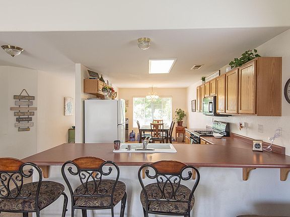 5th image of 238 N Manzanita St