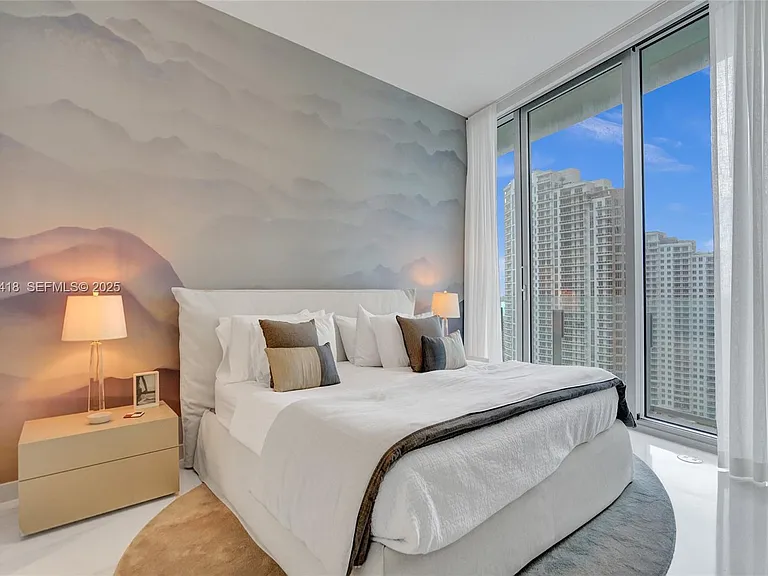 300 Biscayne Blvd #2305W — Photo 39