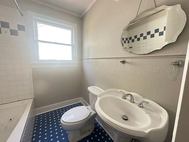 255 E Ratcliff St — Photo 12