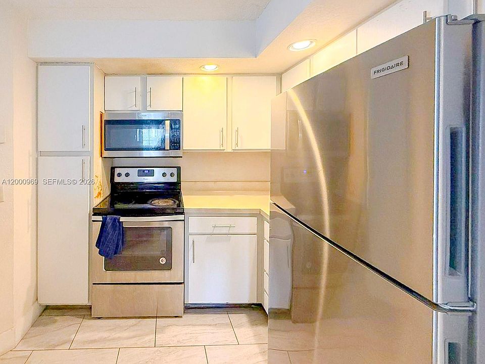 1st image of 3440 Pinewalk Dr N APT 518