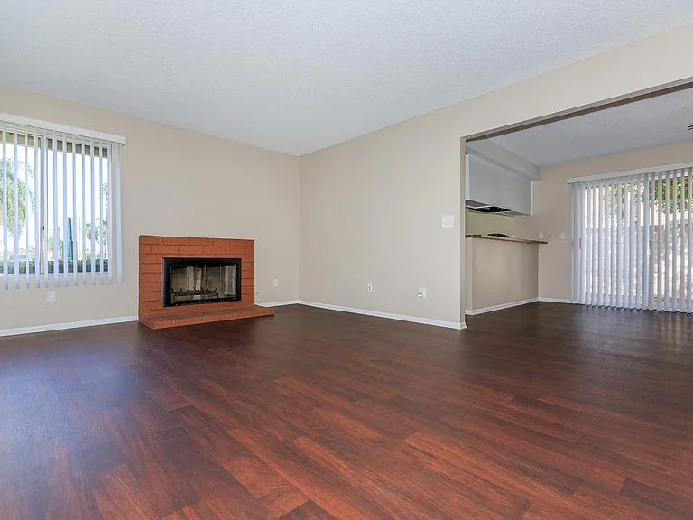 Carlyle Square Apartment Homes — Photo 32