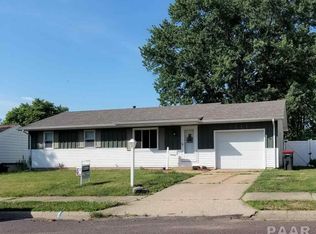 1816 Columbus Dr, Pekin, IL 61554
