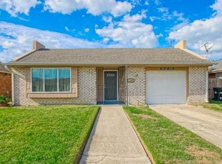 14 N Oakridge Ct, New Orleans, LA 70128