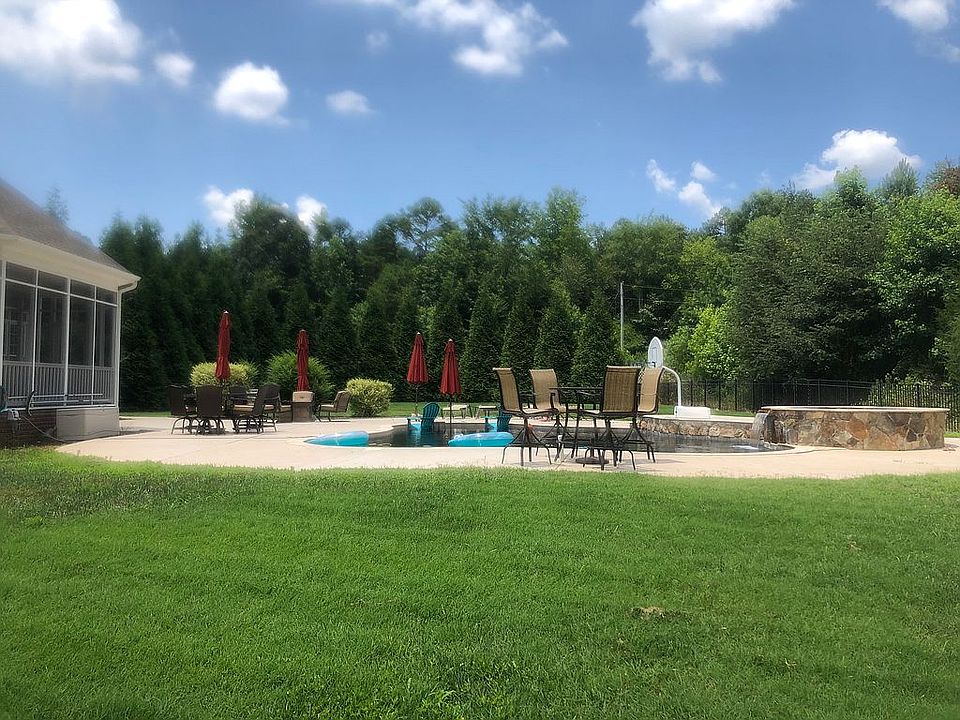 2nd image of 9226 Skipaway Dr