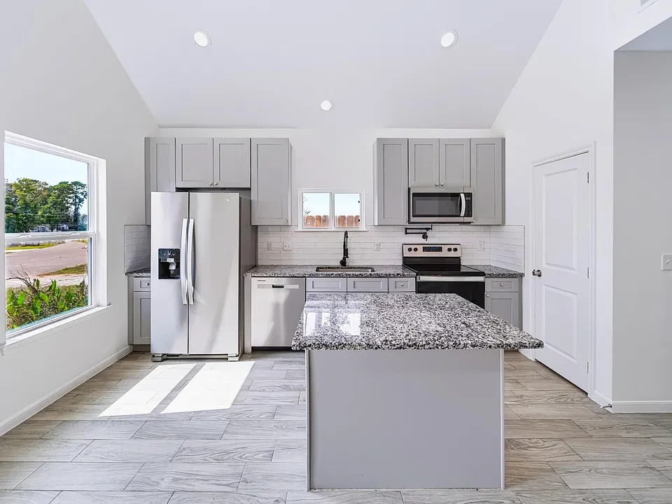 16686 E Lynbrook