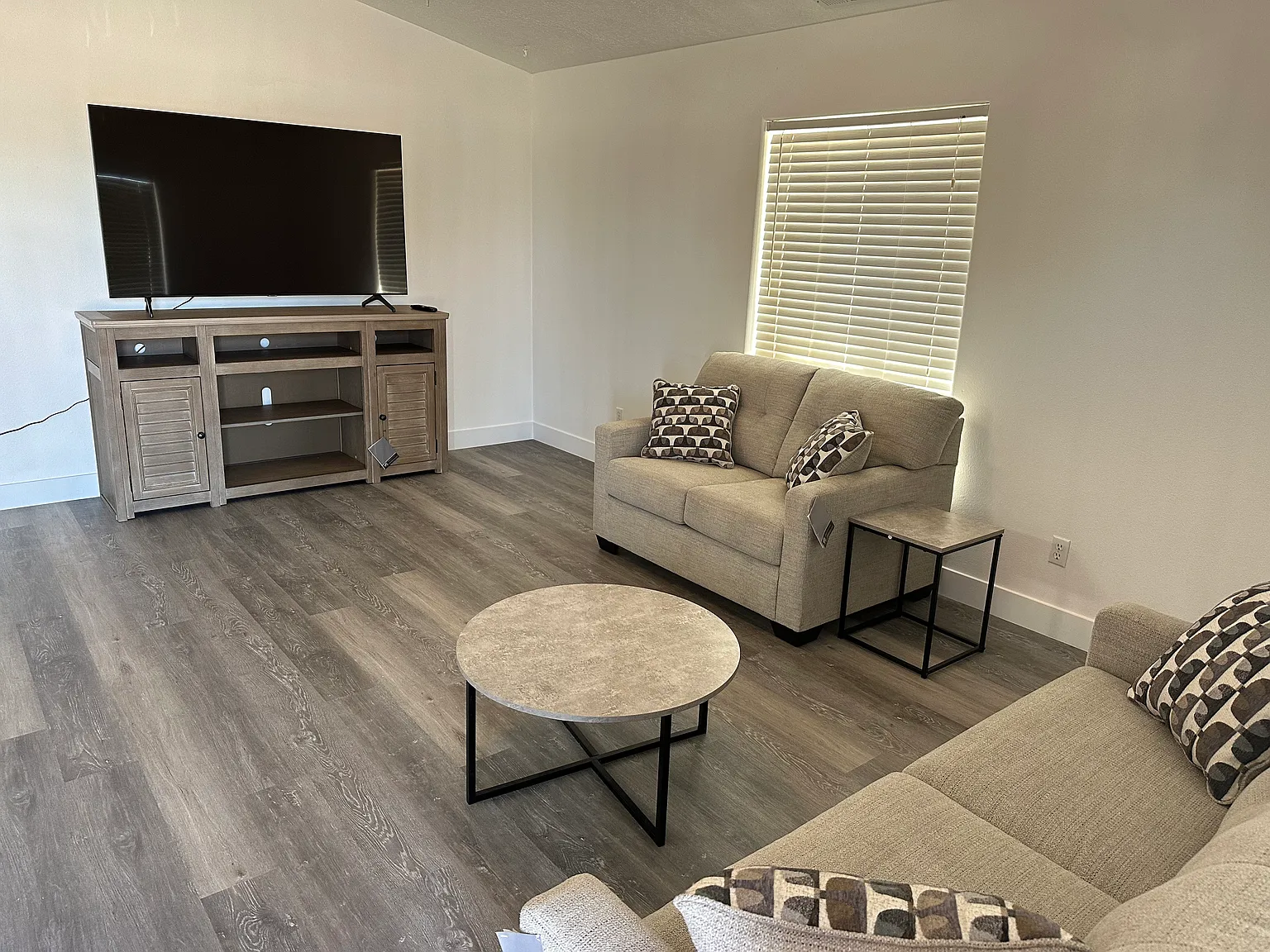 3 bed, 1600 sqft, $1,905 — Photo 3