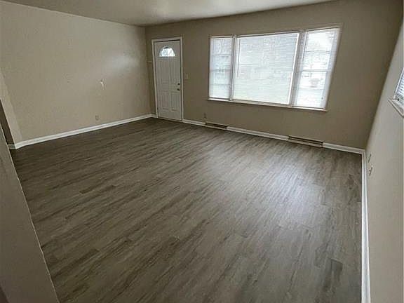 4th image of 1529 Barney Ave