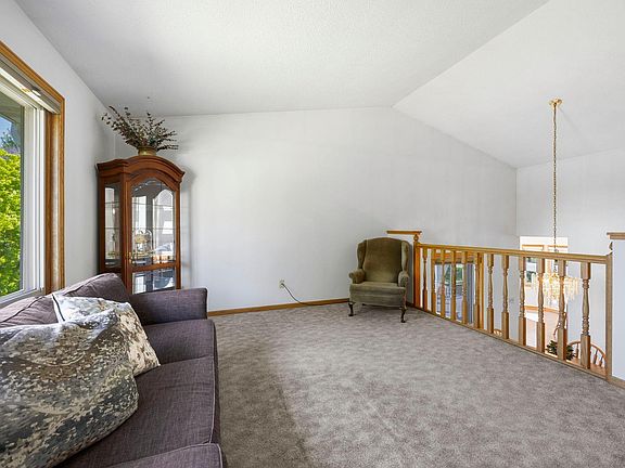 3rd image of 16105 Inglewood Dr