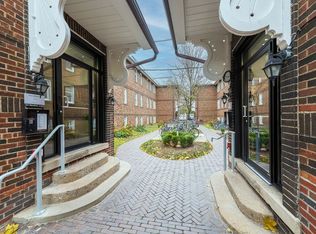 245 Howland Ave #2, Toronto, ON M5R3B7