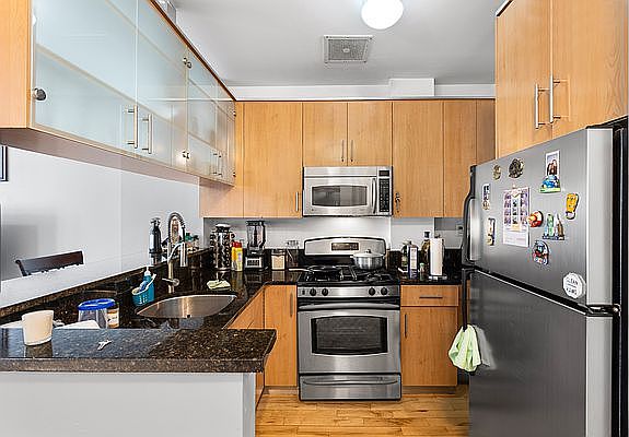 5th image of 227 E 111th St APT 2A
