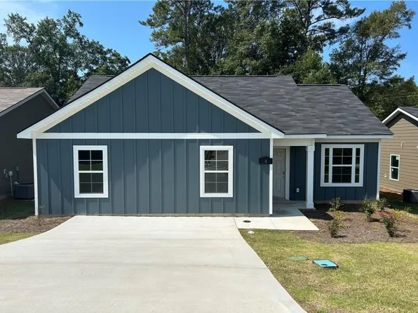 4 Summertide Dr, Phenix City, AL 36869