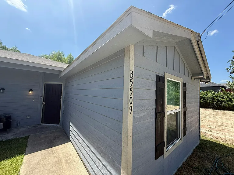 5509 Nielan St #B — Photo 2