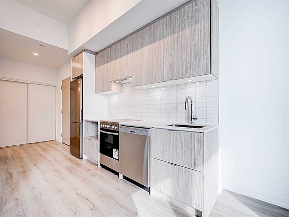 3rd image of 395 Bloor St E #2812