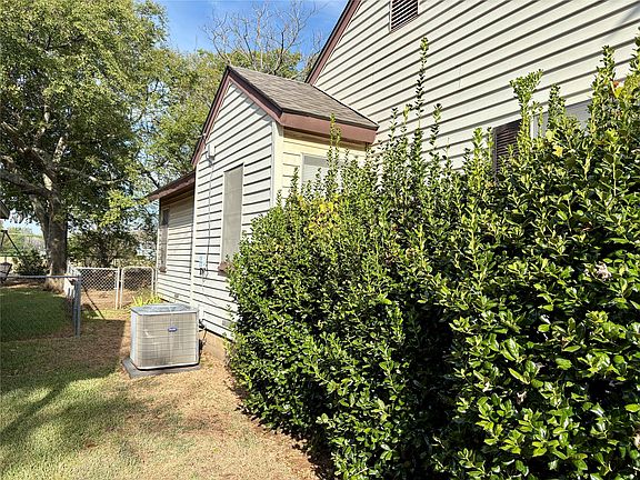3rd image of 705 N Derby St