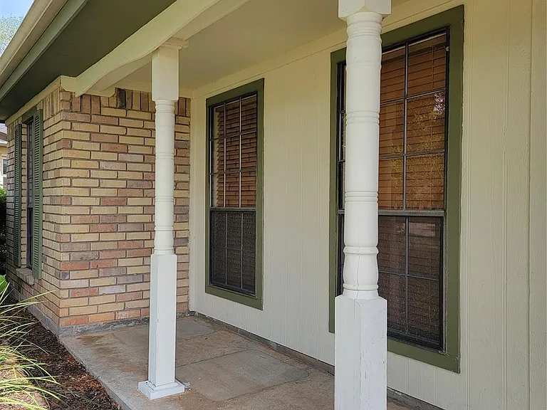 3907 Bartons Ct — Photo 3