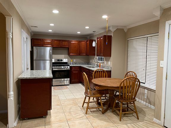 5th image of 822 Green Park St