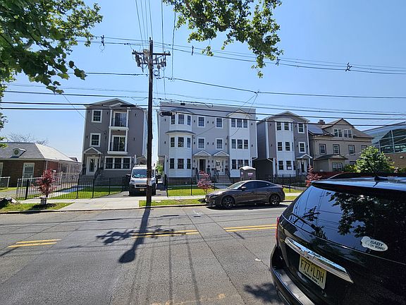 4th image of 369 Roseville Ave #3