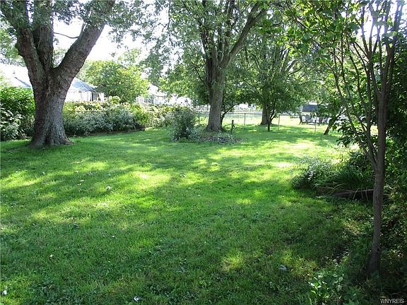 4th image of 21-23 Starcrest Dr