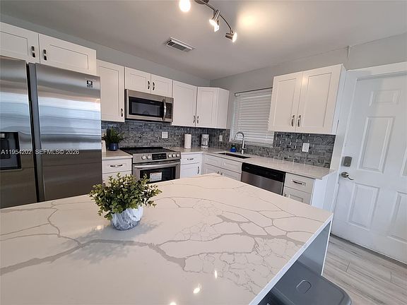 5th image of 4740 SW 43rd Ave