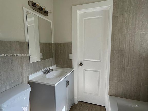 5th image of 1048 East St #3