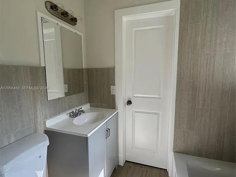 1048 East St #3 — Photo 5