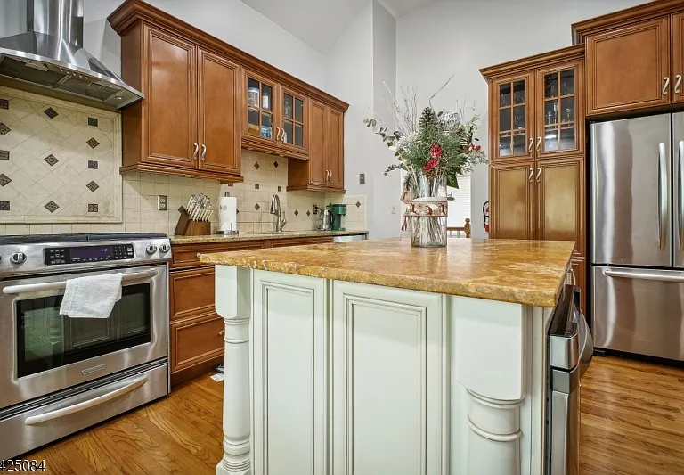 195 Chaucer Dr — Photo 30