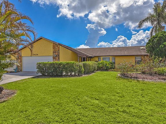 3rd image of 1424 SW Egret Way