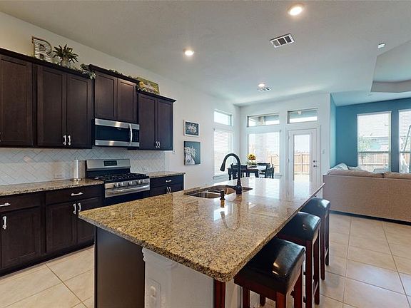 4th image of 10701 Aledo Ln