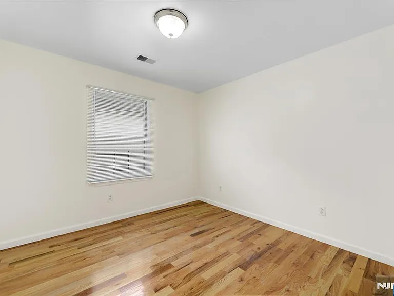 45 Orient Ave — Photo 14
