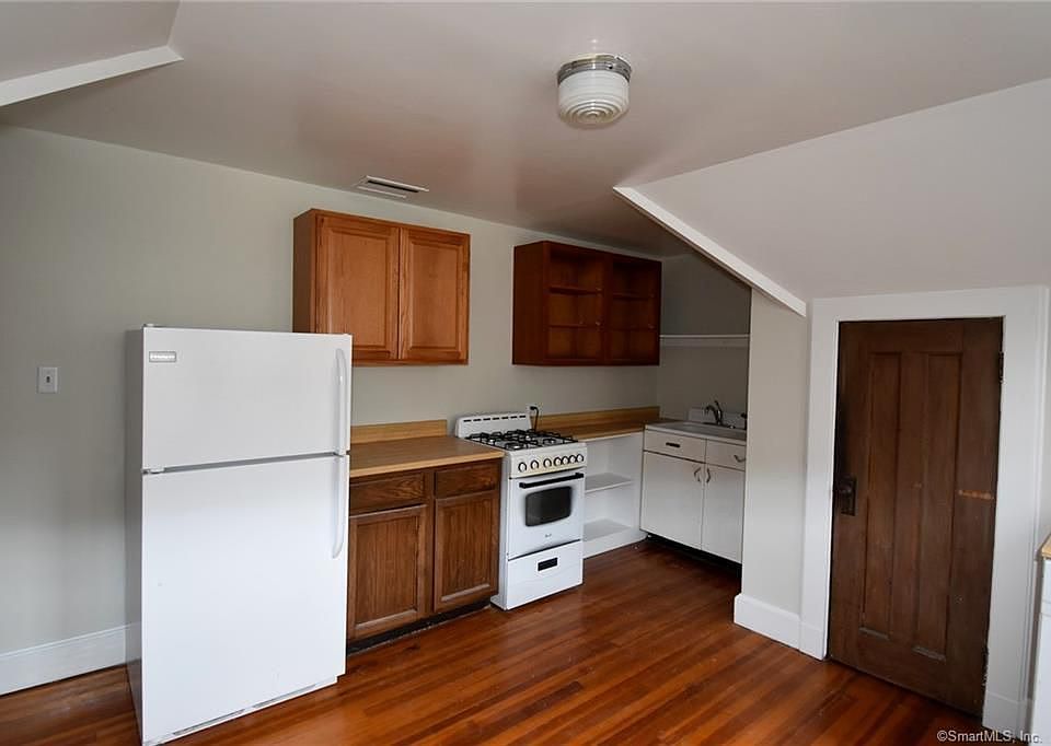 1st image of 809 Whitney Ave #3