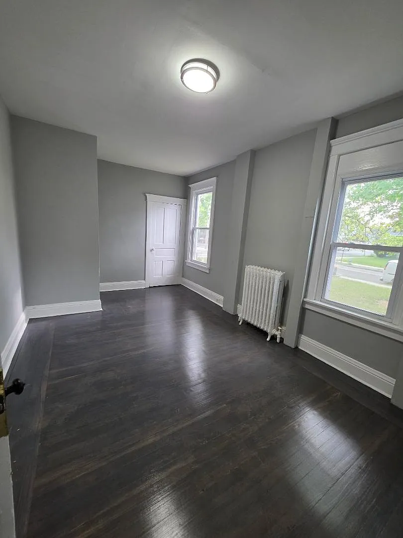 168 Chelsea Apt 7 - 4 Front — Photo 2