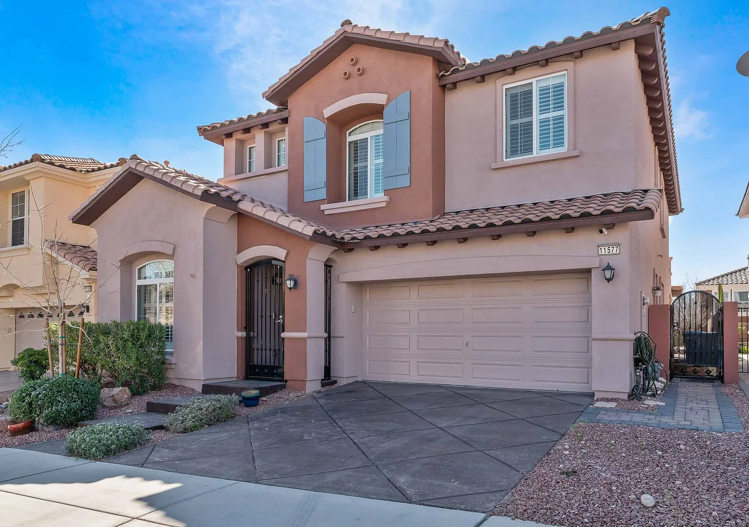 Immaculate 3 bedrooms & 3 bathroom home located in a gated community in Summerlin! — Photo 1