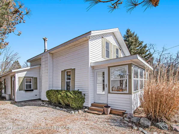 211 E Main St, Dewitt, MI 48820