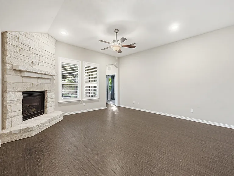 405 Windward Dr — Photo 16