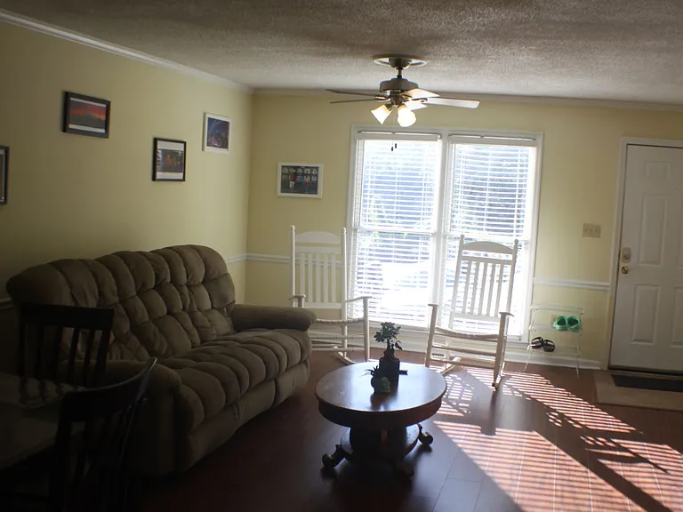 1515 S Lumpkin St #202 — Photo 3