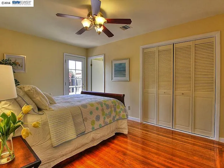 22215 Cameron St — Photo 18