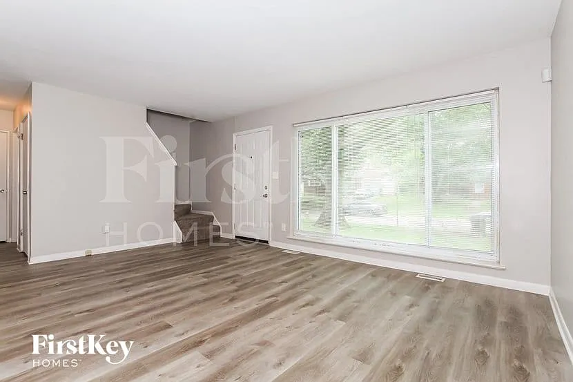 4 bed, 2.0 bath, 1620 sqft, $2,255 — Photo 3