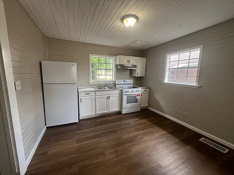 2720 31st Ave — Photo 11