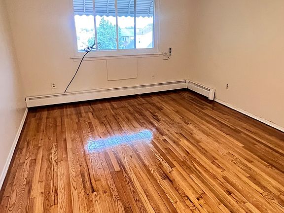 2nd image of 2956 Laconia Ave Floor 1