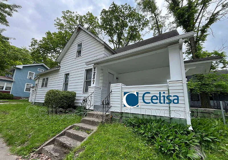 3 bed, 1.0 bath, 1000 sqft, $1,000 — Photo 1