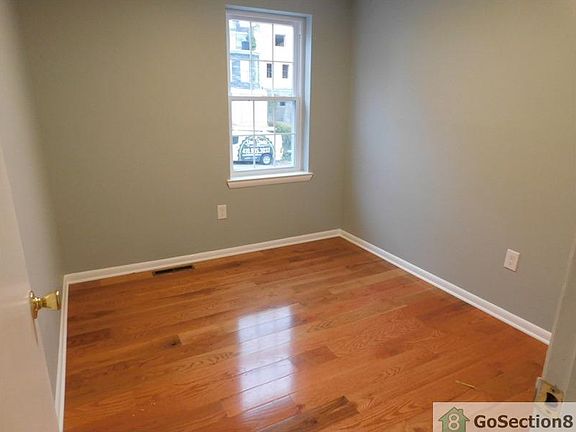 4th image of 1037 N Central Ave