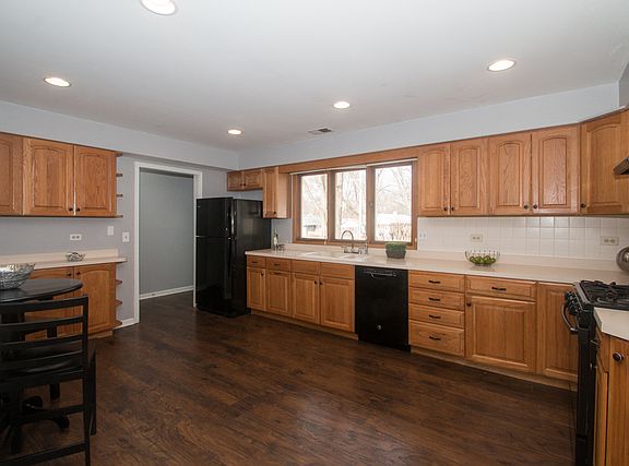 4th image of 826 Parkway Dr