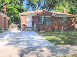 24300 Scotia Rd, Oak Park, MI 48237