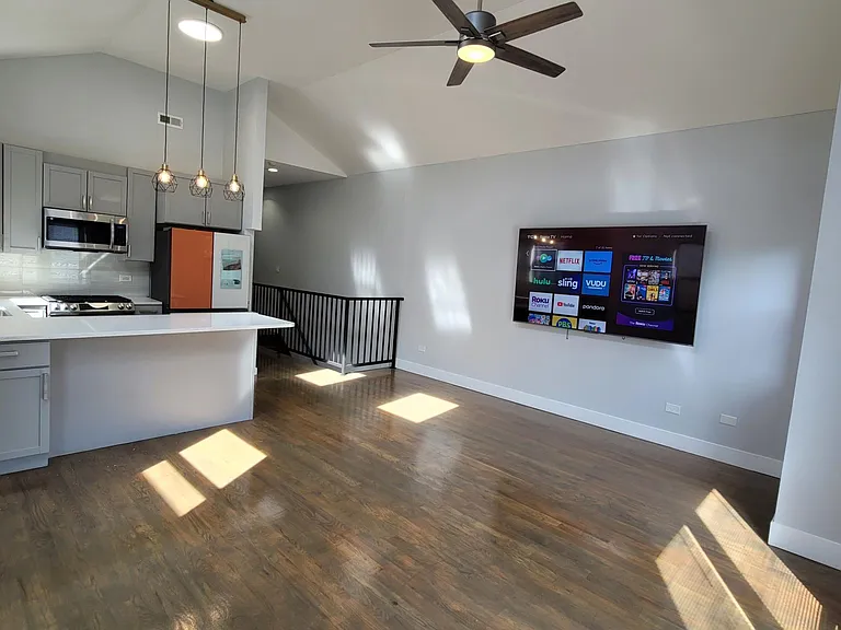 Spacious open floorplan for living, dining and entertaining