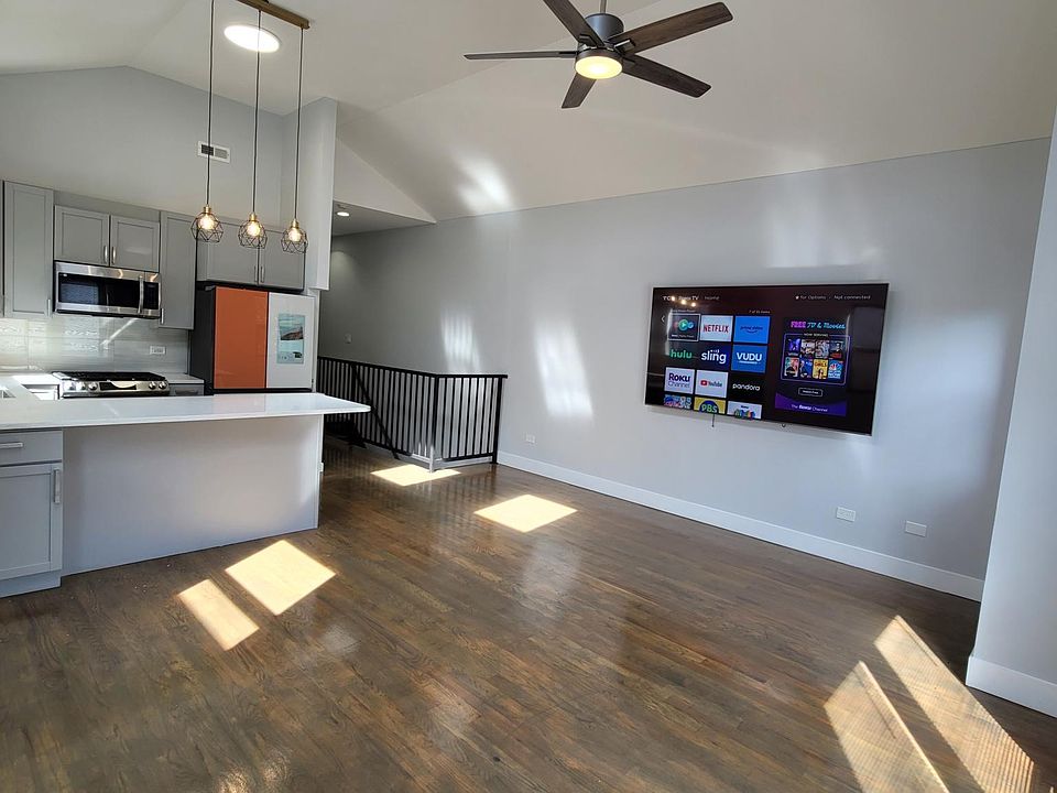 Spacious open floorplan for living, dining and entertaining