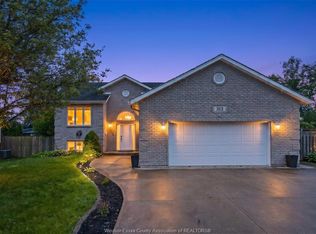 312 Bouffard Rd, Lasalle, ON N9J 1G2